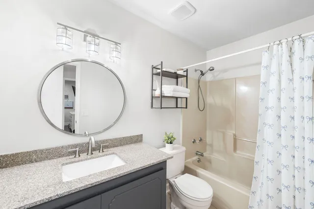 $300,000 | 32 7th Avenue, Unit 120, Shalimar, FL 32579