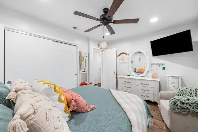 $300,000 | 32 7th Avenue, Unit 120, Shalimar, FL 32579