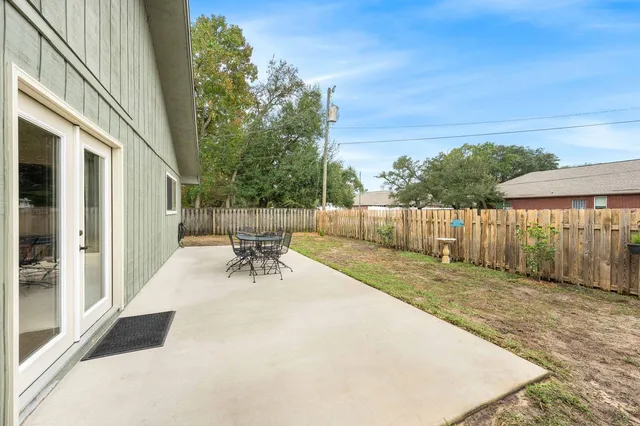 $300,000 | 32 7th Avenue, Unit 120, Shalimar, FL 32579