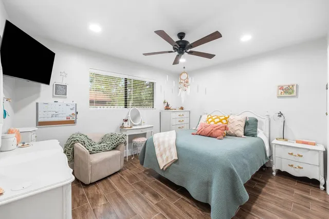 $300,000 | 32 7th Avenue, Unit 120, Shalimar, FL 32579