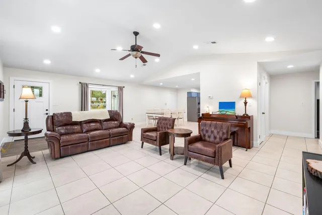 $300,000 | 32 7th Avenue, Unit 120, Shalimar, FL 32579