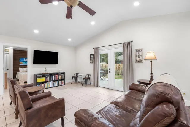 $300,000 | 32 7th Avenue, Unit 120, Shalimar, FL 32579