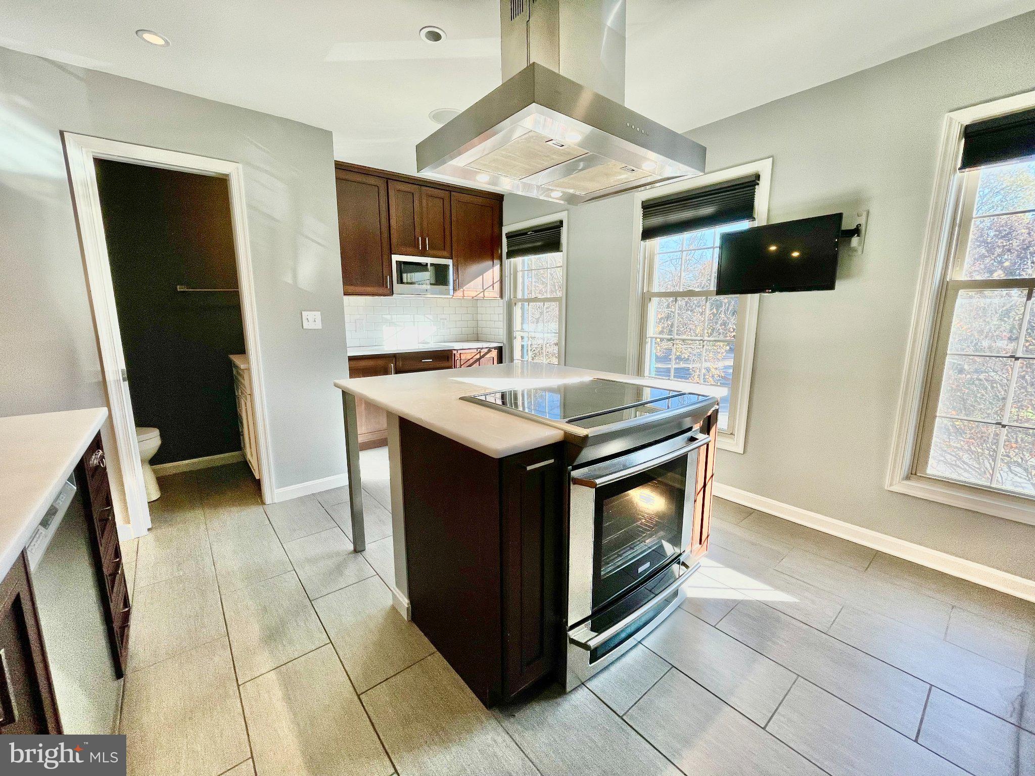 1228 C Street Southeast Washington, DC 20003 - Photo 5 of 24