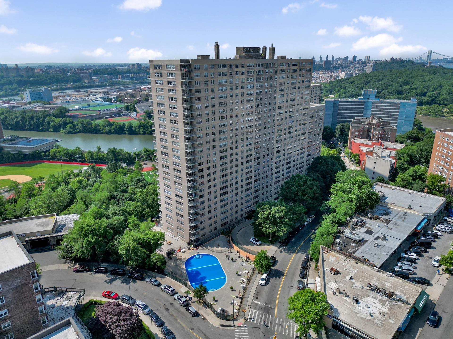 555 Kappock Street, Unit 11B Bronx, NY 10463 - Photo 18 of 29 an aerial view of multiple house