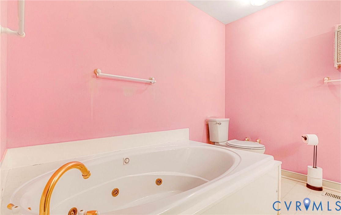 5025 Hurop Road Sandston, VA 23150 - Photo 33 of 57 a bathroom with a bathtub