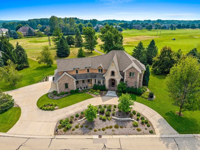 $949,900 | 4349 Windemer Lane, Hobart, WI 54155