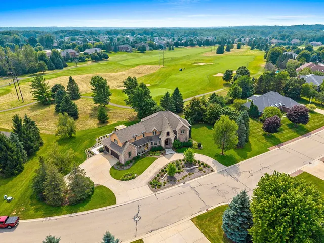 $949,900 | 4349 Windemer Lane, Hobart, WI 54155
