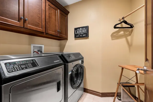 $949,900 | 4349 Windemer Lane, Hobart, WI 54155