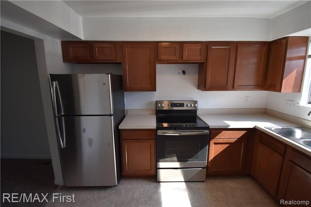27407 Hoover Road Warren, MI 48093 - Photo 9 of 20