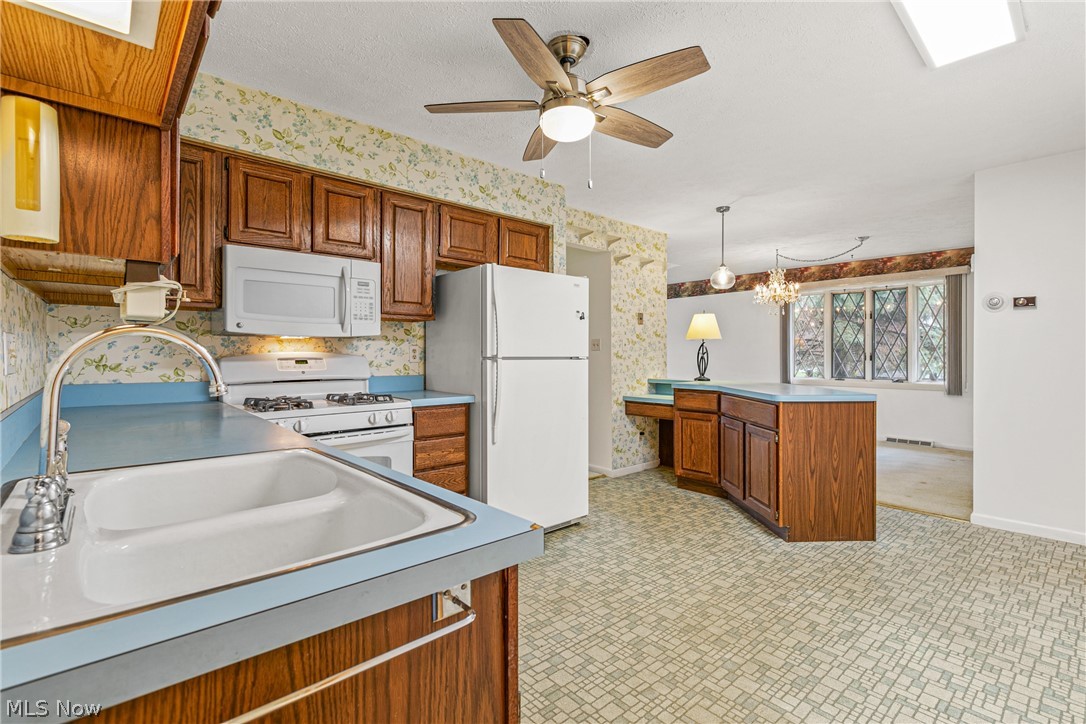 6128 Highland Road Cleveland, OH 44143 - Photo 2 of 23