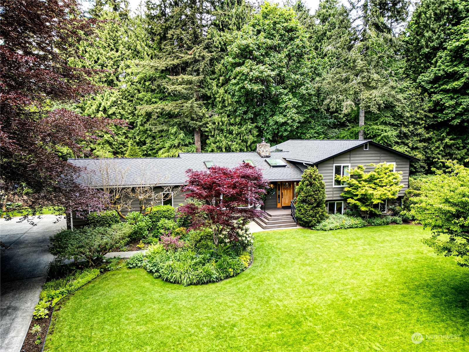an aerial view of a house with yard swimming pool and outdoor seating