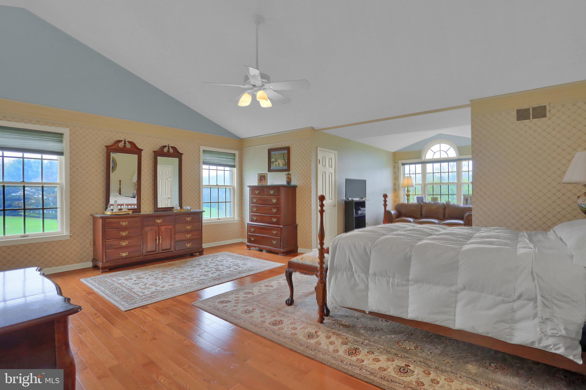 12891 Line Road New Freedom, PA 17349 - Photo 34 of 81 MBR w/ full bath & WIC - level 2