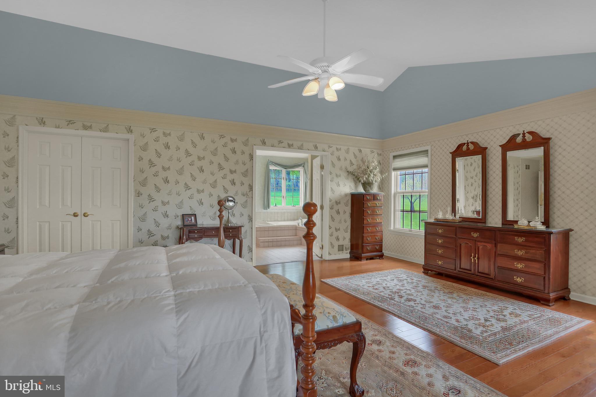 12891 Line Road New Freedom, PA 17349 - Photo 37 of 81 MBR w/ full bath & WIC - level 2