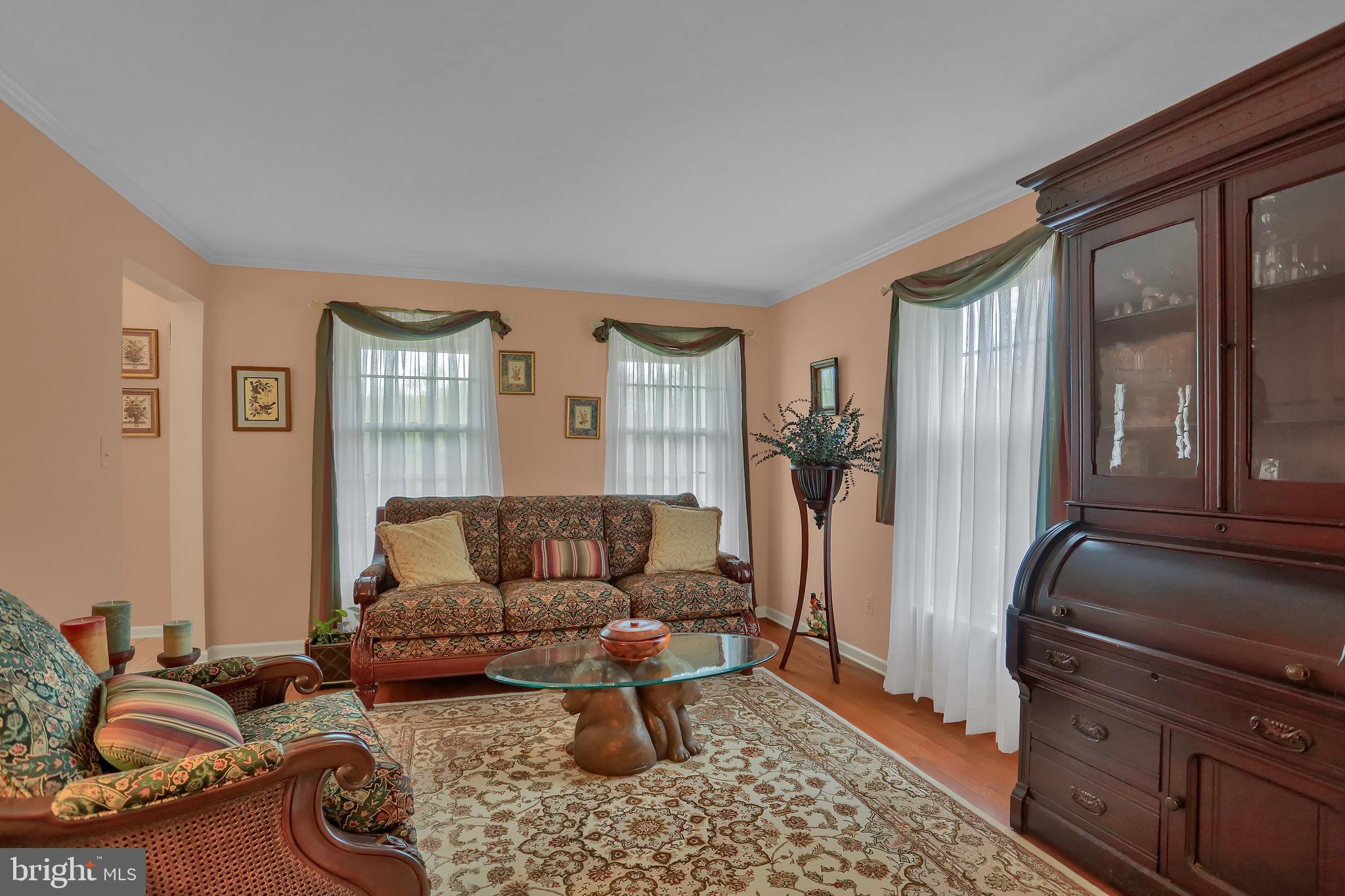 12891 Line Road New Freedom, PA 17349 - Photo 9 of 81 Living room - level 1