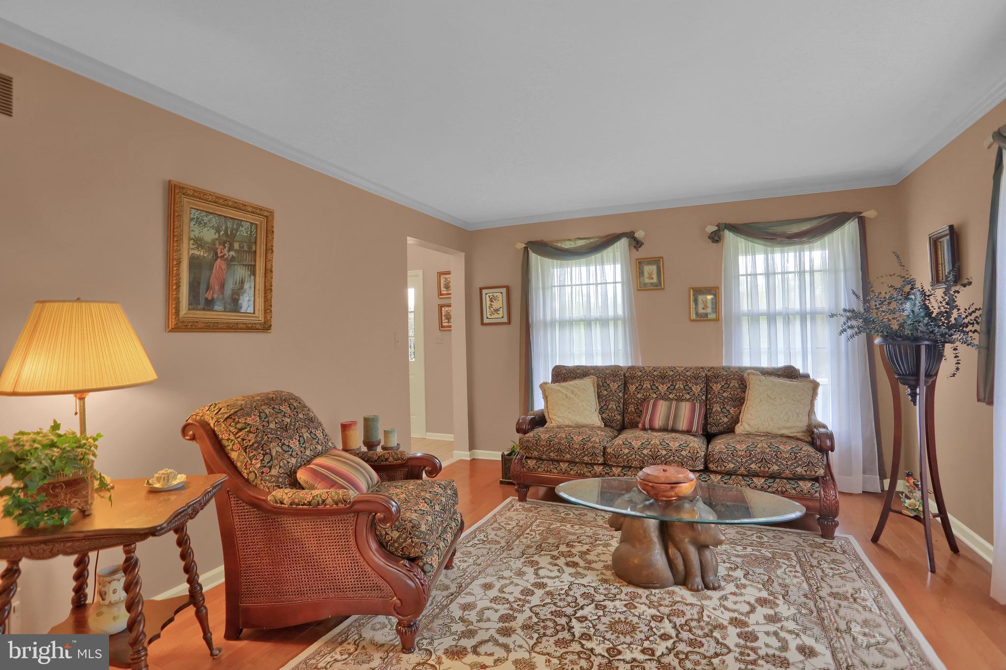 12891 Line Road New Freedom, PA 17349 - Photo 10 of 81 Living room - level 1