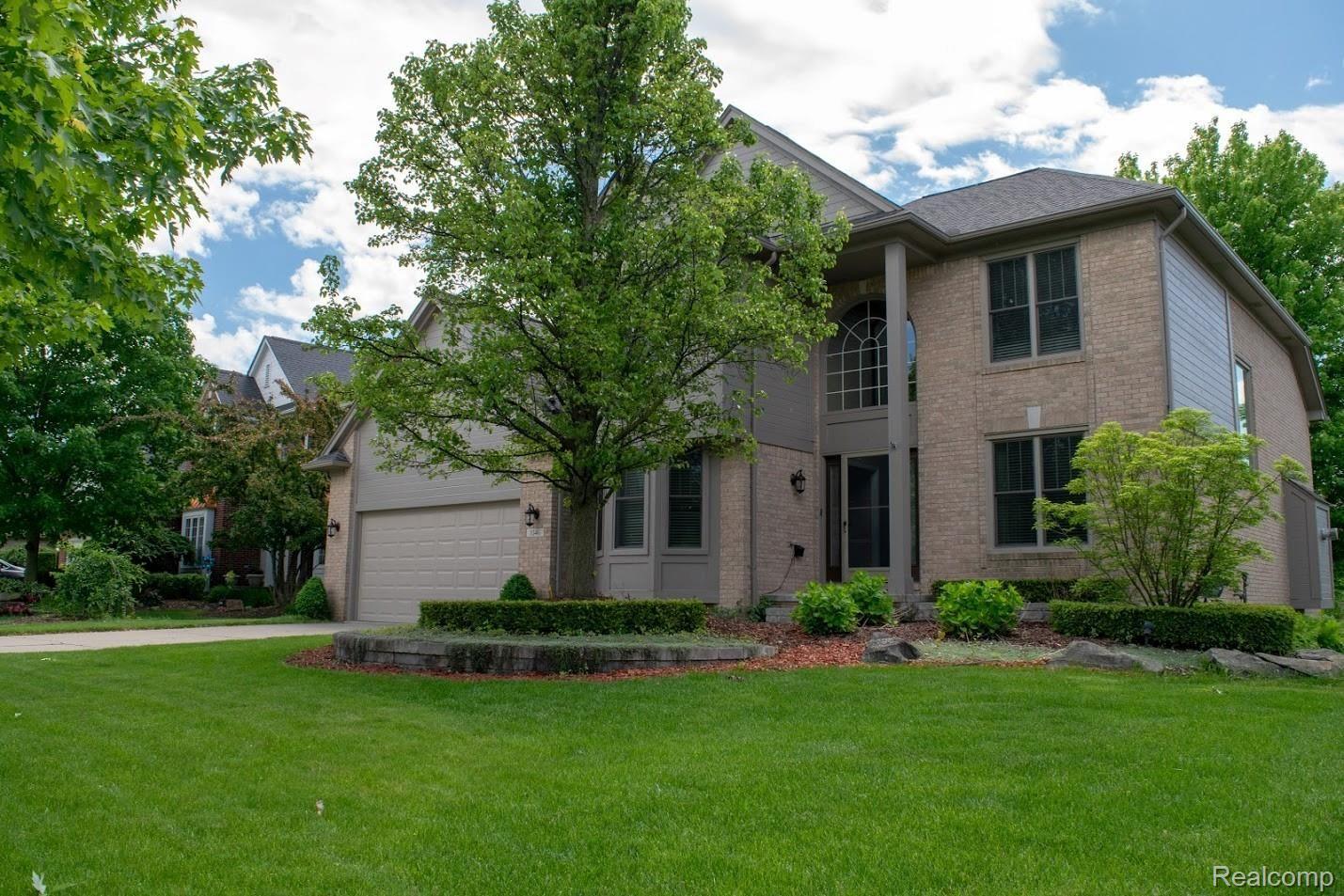 1046 Bloomview Circle Rochester, MI 48307 - Photo 1 of 31 Front Angle.jpg