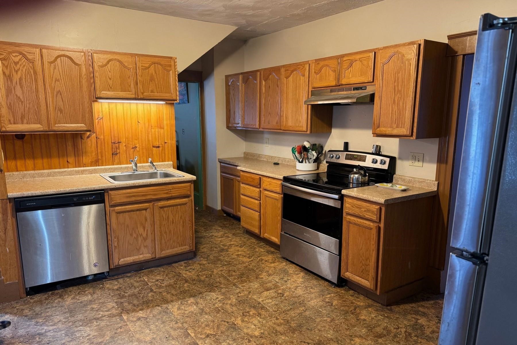 48 Baxter Street Rutland, VT 05701 - Photo 4 of 22