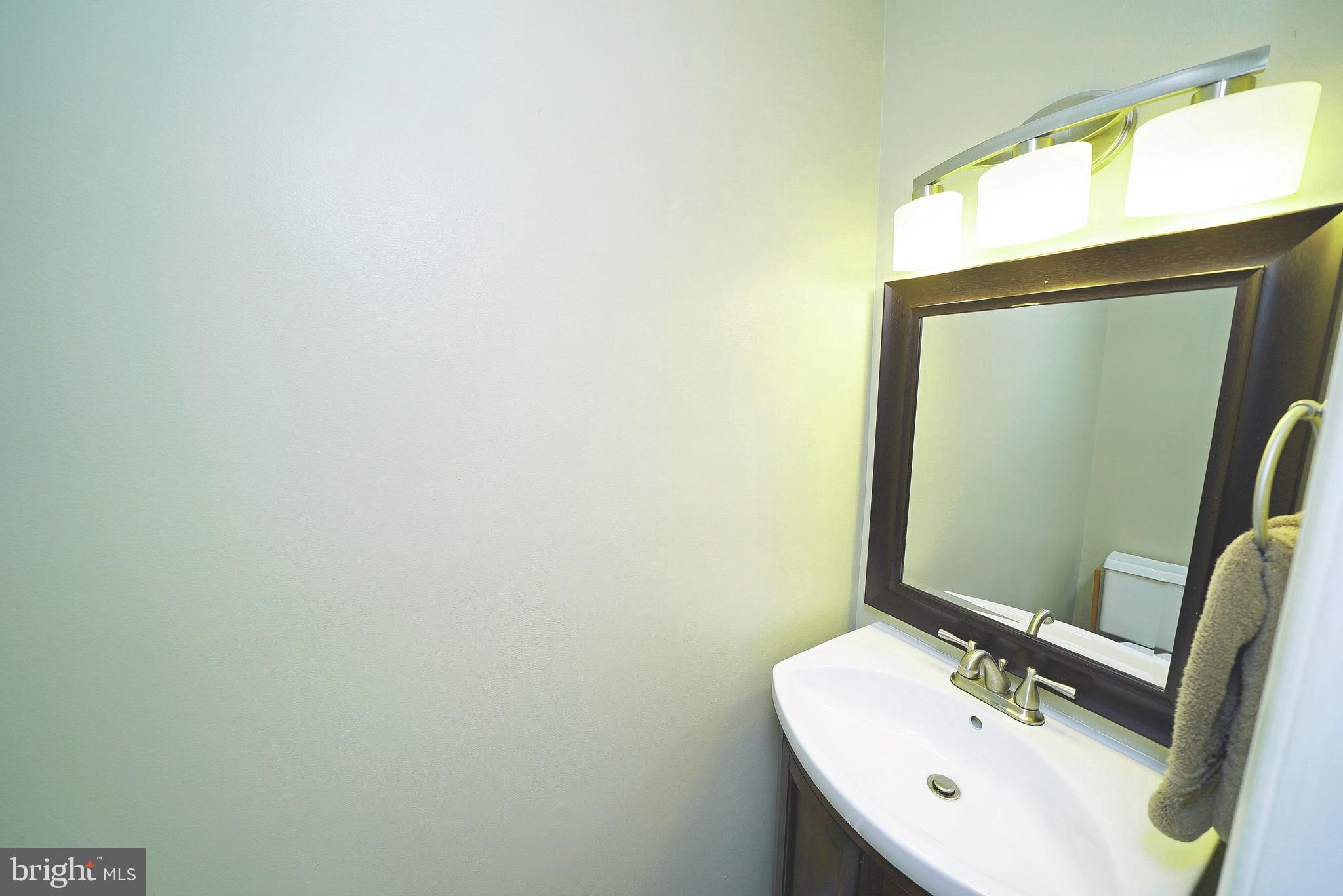11854 Abercorn Court Reston, VA 20191 - Photo 17 of 29 HALF BATH
