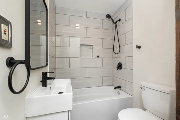 $1,750 | 2107 North Pennsylvania Street, Unit 4, Indianapolis, IN 46202