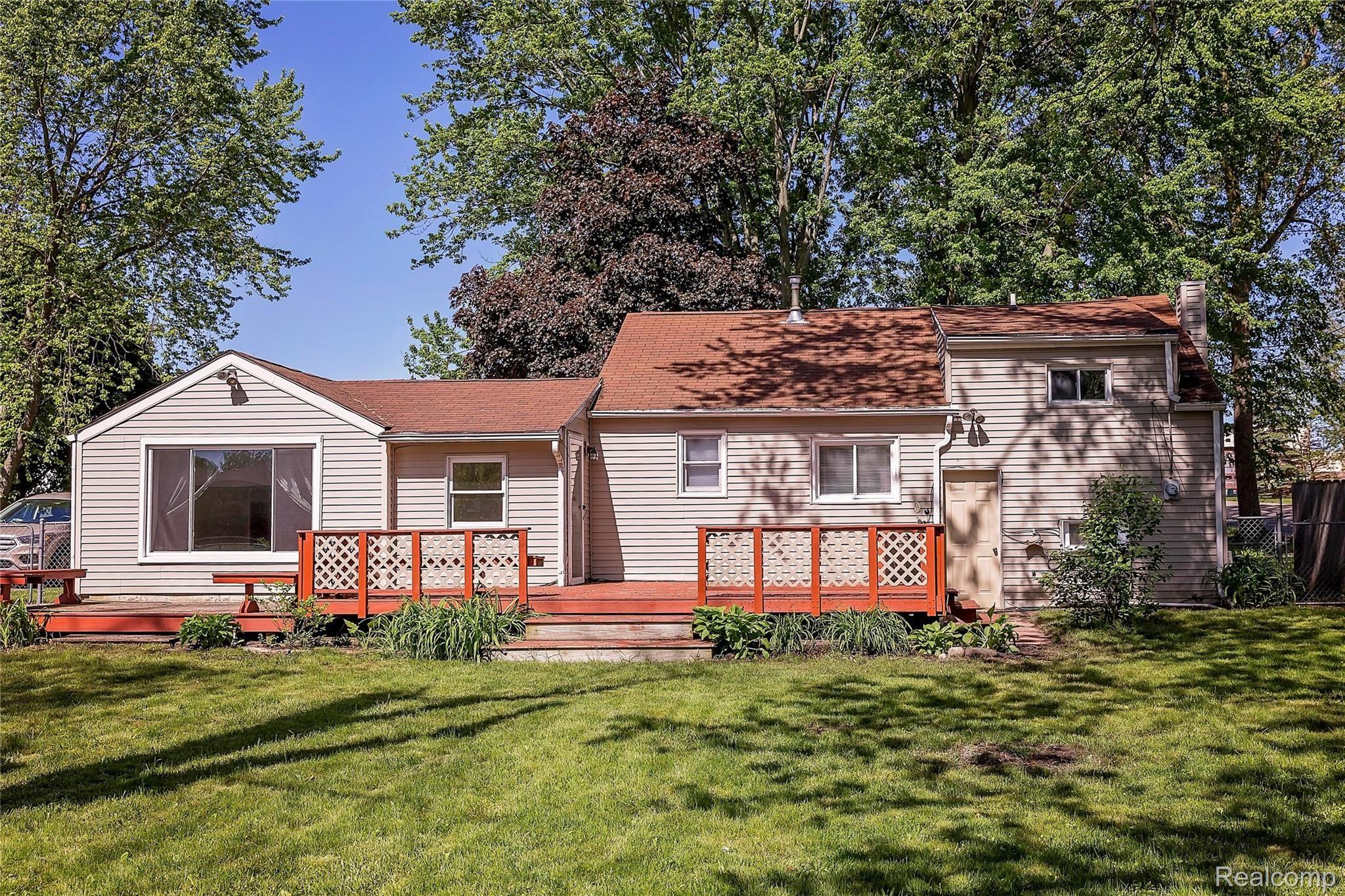 803 Fowler Street Howell, MI 48843 - Photo 33 of 36 IMG_6555.jpg
