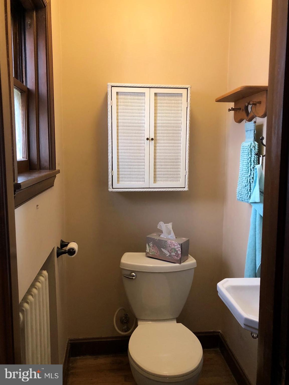 802 Old Wyomissing Road Reading, PA 19611 - Photo 28 of 60 1st Floor Half Bath