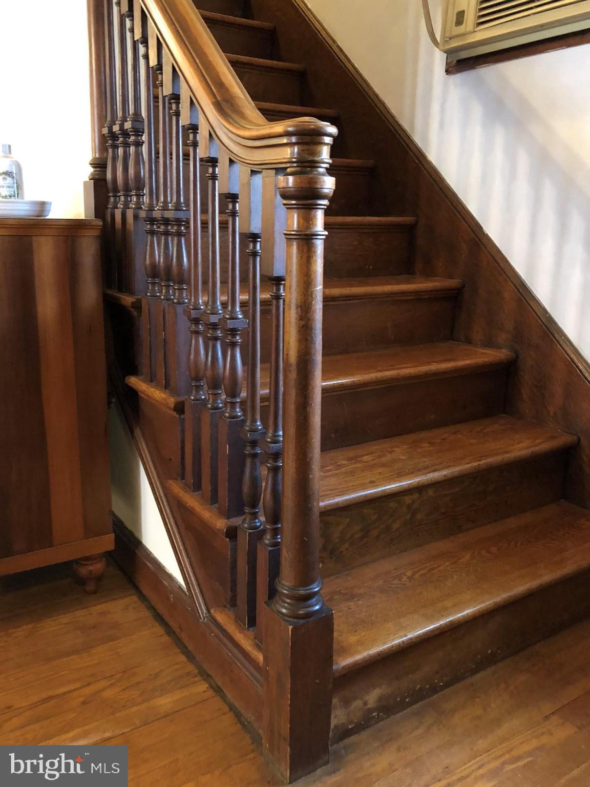 802 Old Wyomissing Road Reading, PA 19611 - Photo 29 of 60 Beautiful Wood Staircase