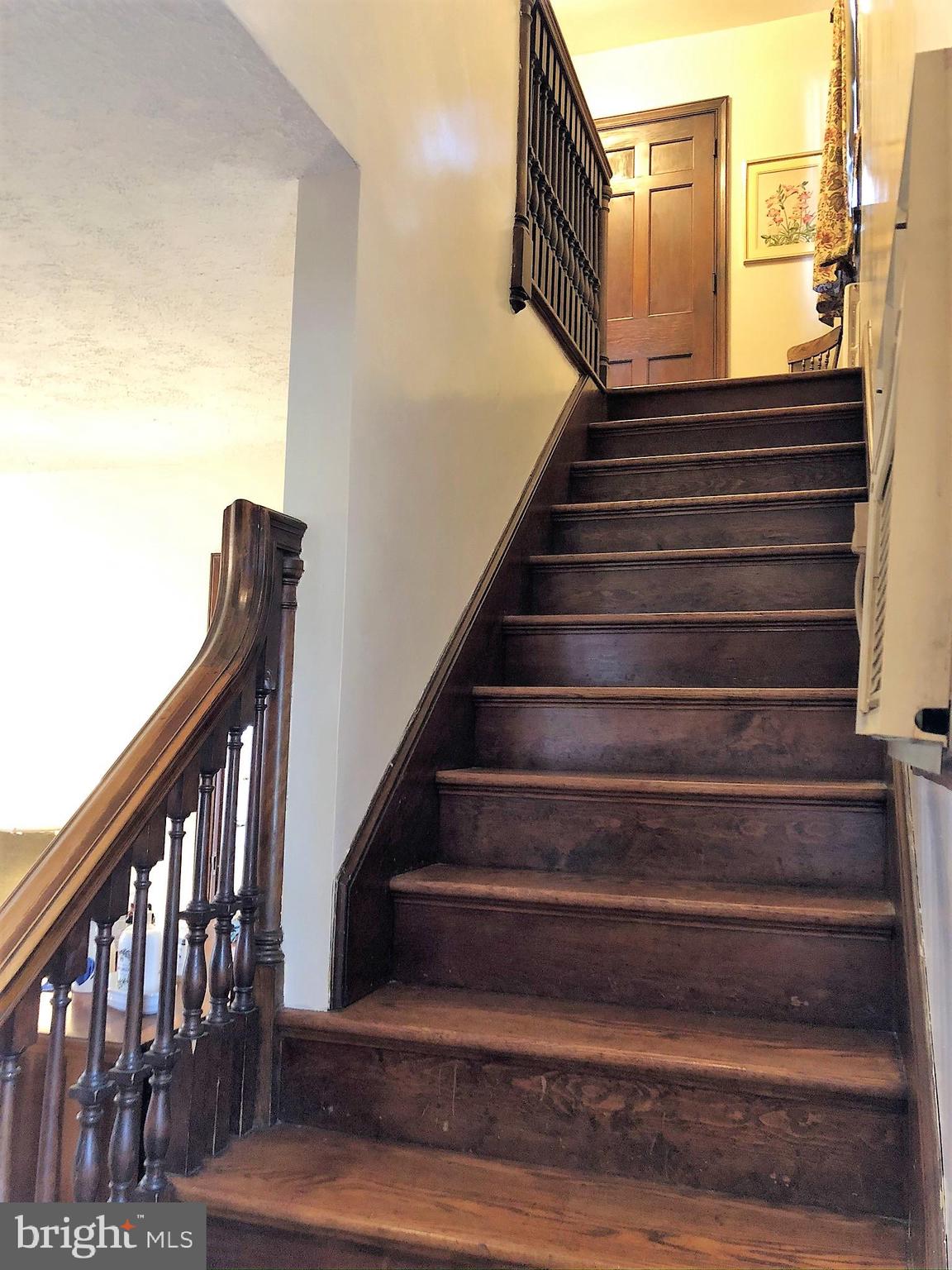 802 Old Wyomissing Road Reading, PA 19611 - Photo 30 of 60 Staircase