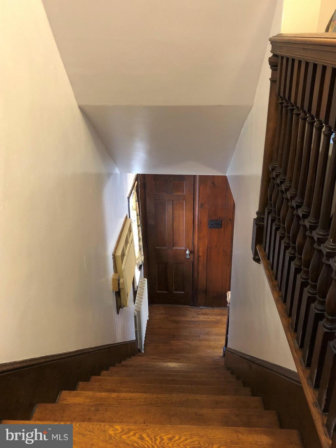 802 Old Wyomissing Road Reading, PA 19611 - Photo 31 of 60 Staircase