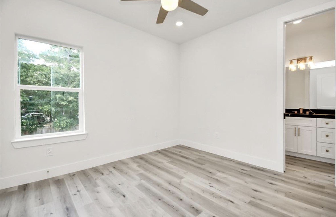 6555 Sealey Street Houston, TX 77091 - Photo 7 of 11