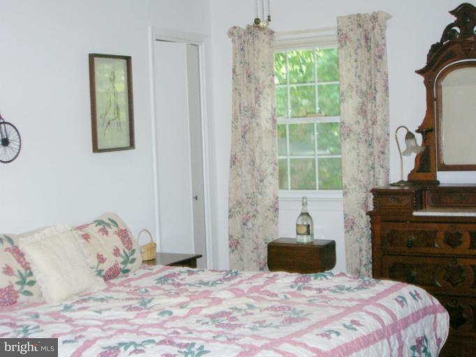 9444 Emory Grove Road Gaithersburg, MD 20877 - Photo 11 of 30 Bedroom (Master)