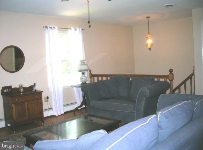 9444 Emory Grove Road Gaithersburg, MD 20877 - Photo 20 of 30 Living Room