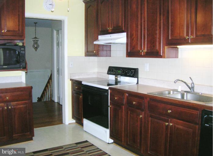 9444 Emory Grove Road Gaithersburg, MD 20877 - Photo 28 of 30 Kitchen