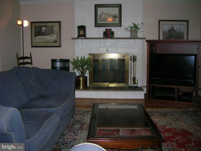 9444 Emory Grove Road Gaithersburg, MD 20877 - Photo 29 of 30 Living Room