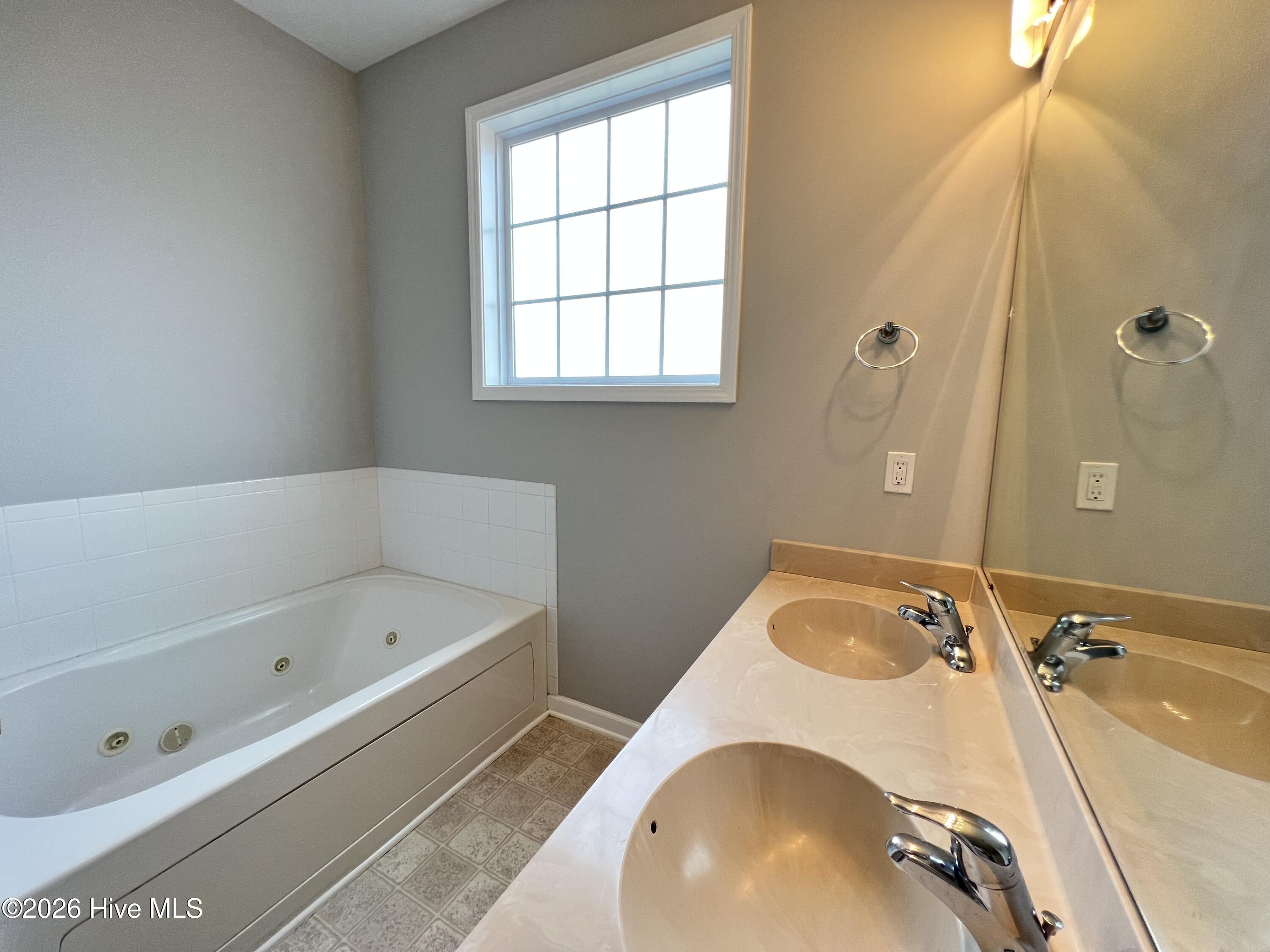 438 Riviera Drive Wilmington, NC 28411 - Photo 11 of 26 11 primary bath