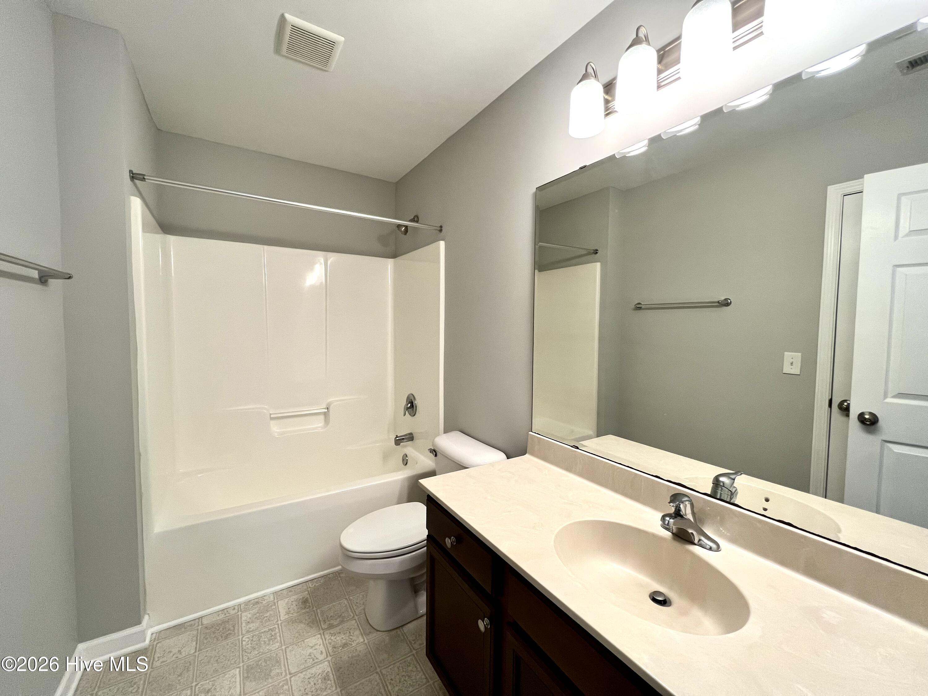 438 Riviera Drive Wilmington, NC 28411 - Photo 17 of 26 17 hall bath