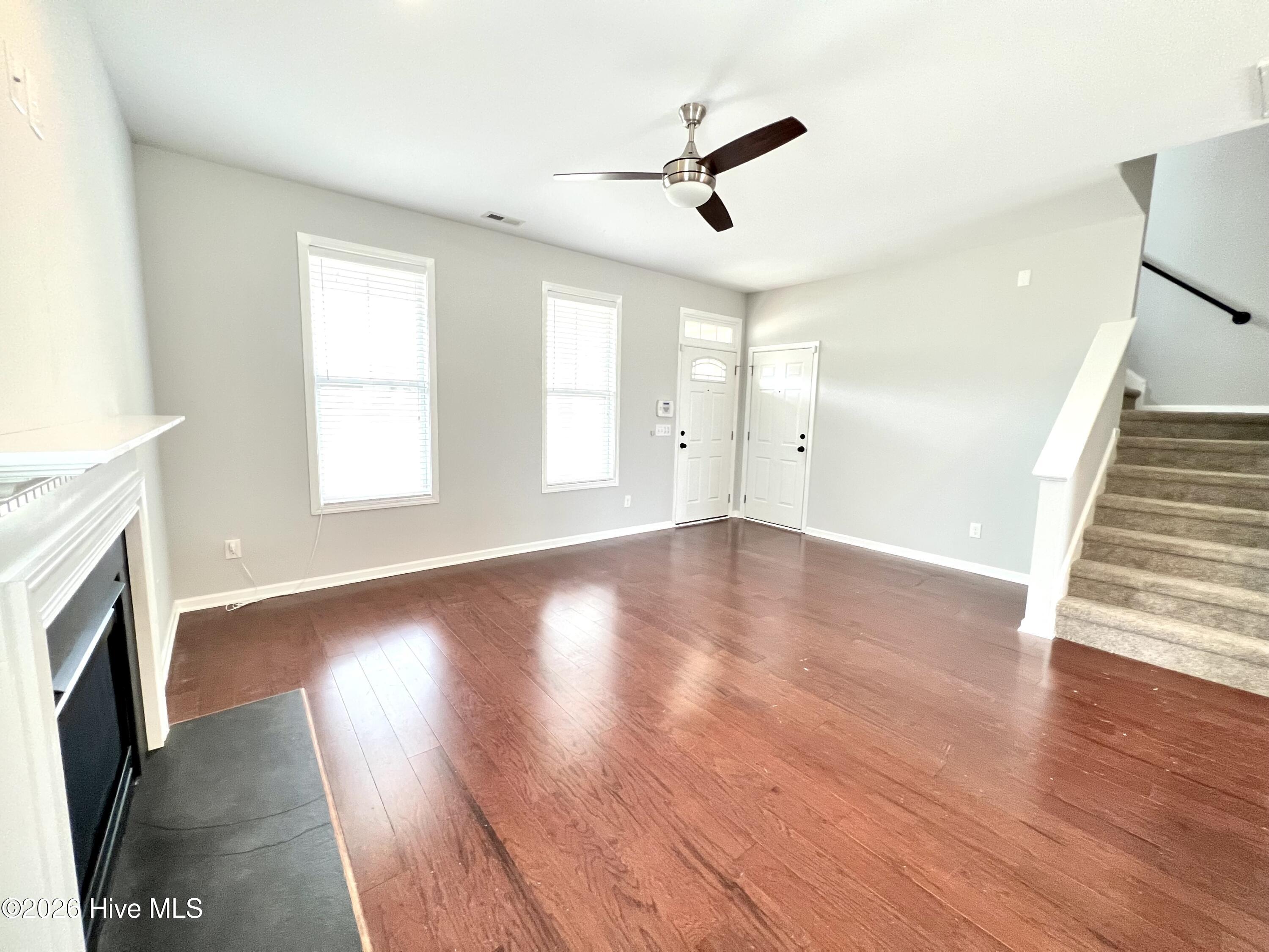 438 Riviera Drive Wilmington, NC 28411 - Photo 3 of 26 3 Living