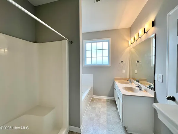 $2,650 | 438 Riviera Drive, Wilmington, NC 28411