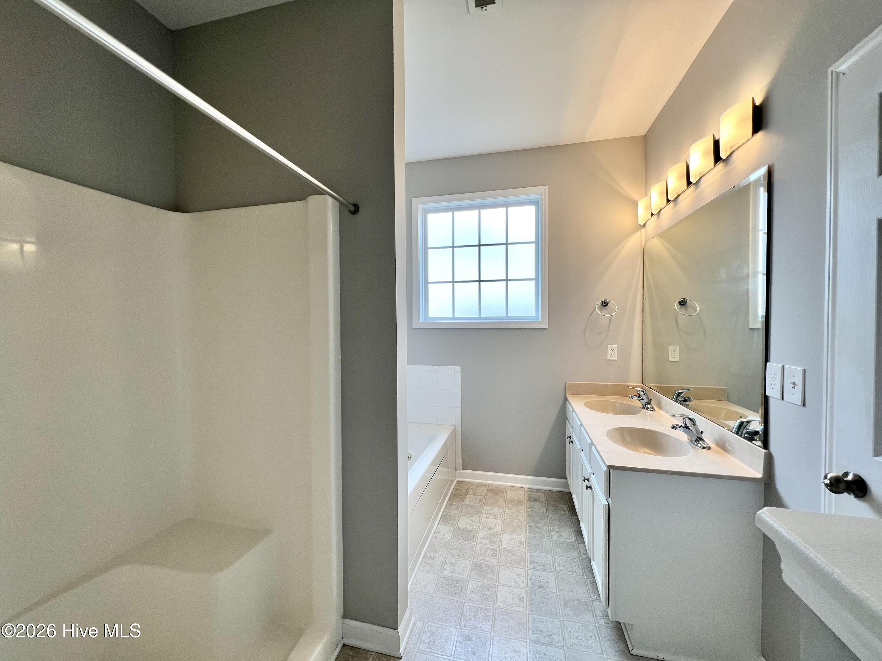 438 Riviera Drive Wilmington, NC 28411 - Photo 10 of 26 10 primary bath
