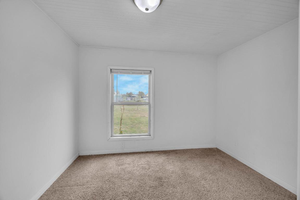 106 Cloudberry Lane Elgin, TX 78621 - Photo 22 of 33 an empty room with a window