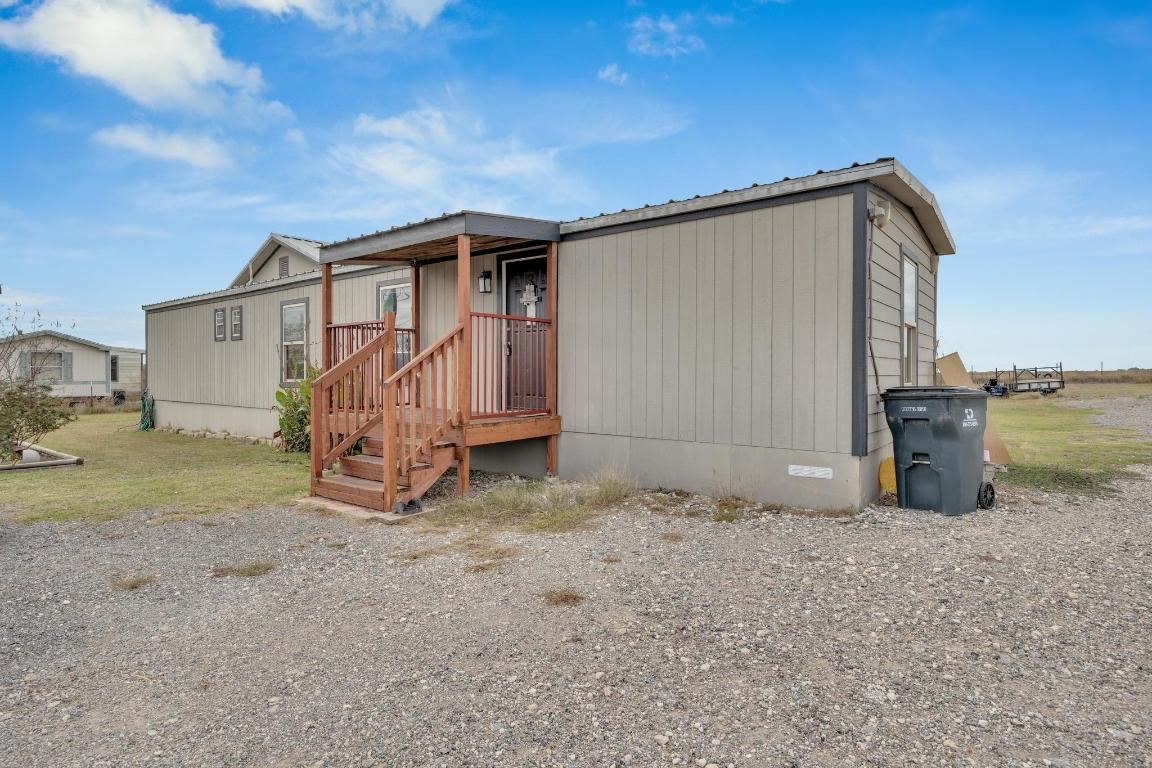106 Cloudberry Lane Elgin, TX 78621 - Photo 3 of 33