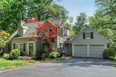 $500,000 | 3701 Shawnee Mission Parkway, Fairway, KS 66205