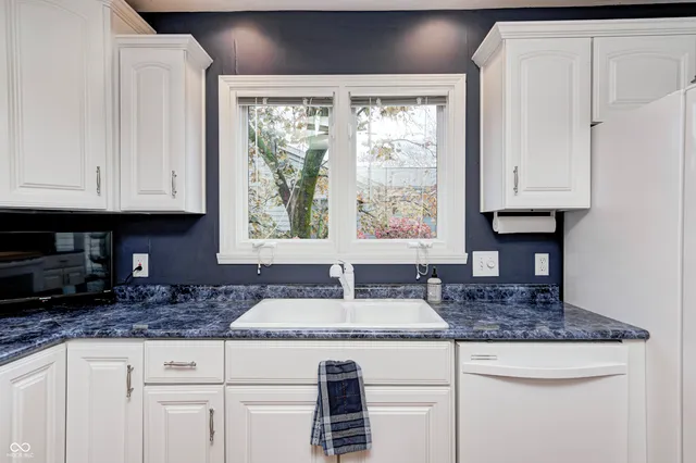 $425,000 | 3305 Bay Point Drive, Indianapolis, IN 46240