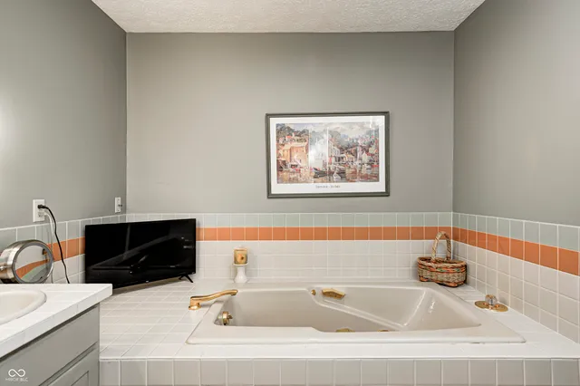 $425,000 | 3305 Bay Point Drive, Indianapolis, IN 46240