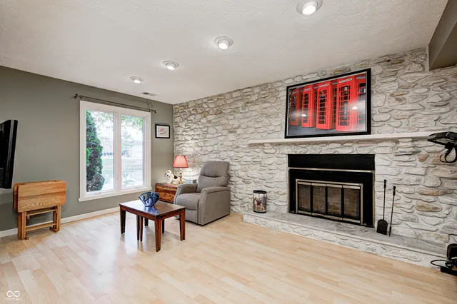 $425,000 | 3305 Bay Point Drive, Indianapolis, IN 46240