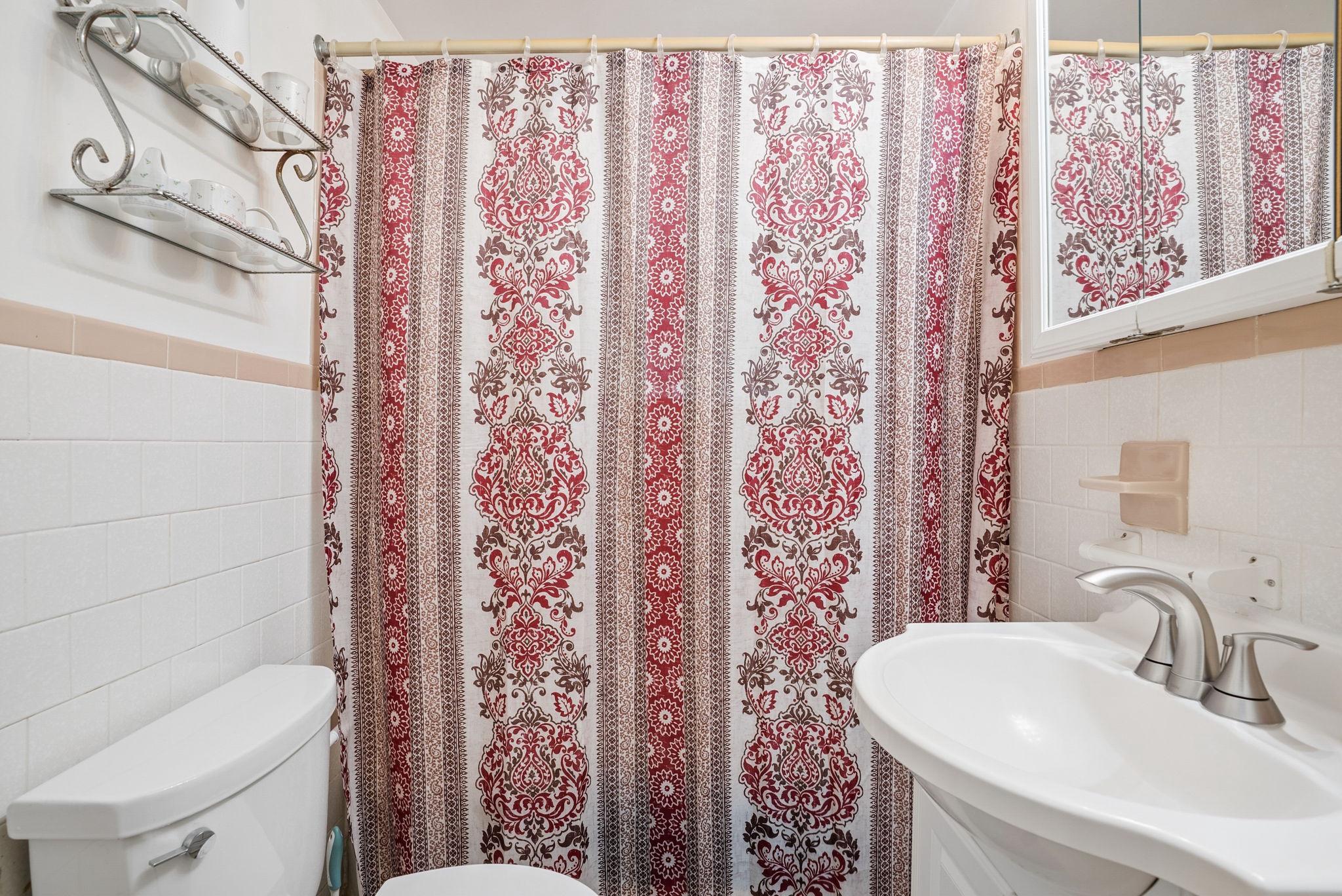 19 Old Solomons Island Road Annapolis, MD 21401 - Photo 18 of 51 Main Level Bathroom