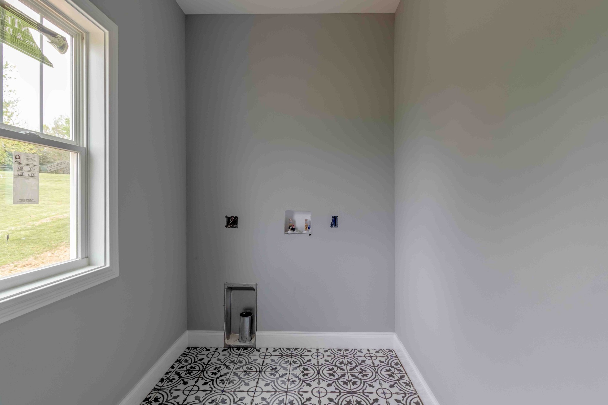 1416 Hickory Point Road Clarksville, TN 37043 - Photo 9 of 18 a view of a bathroom with a window
