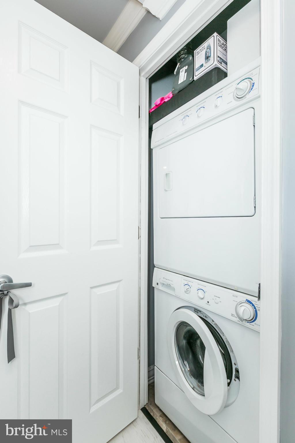 2 West Lee Street, Unit R59 Baltimore, MD 21201 - Photo 26 of 28 a utility room with dryer and washer
