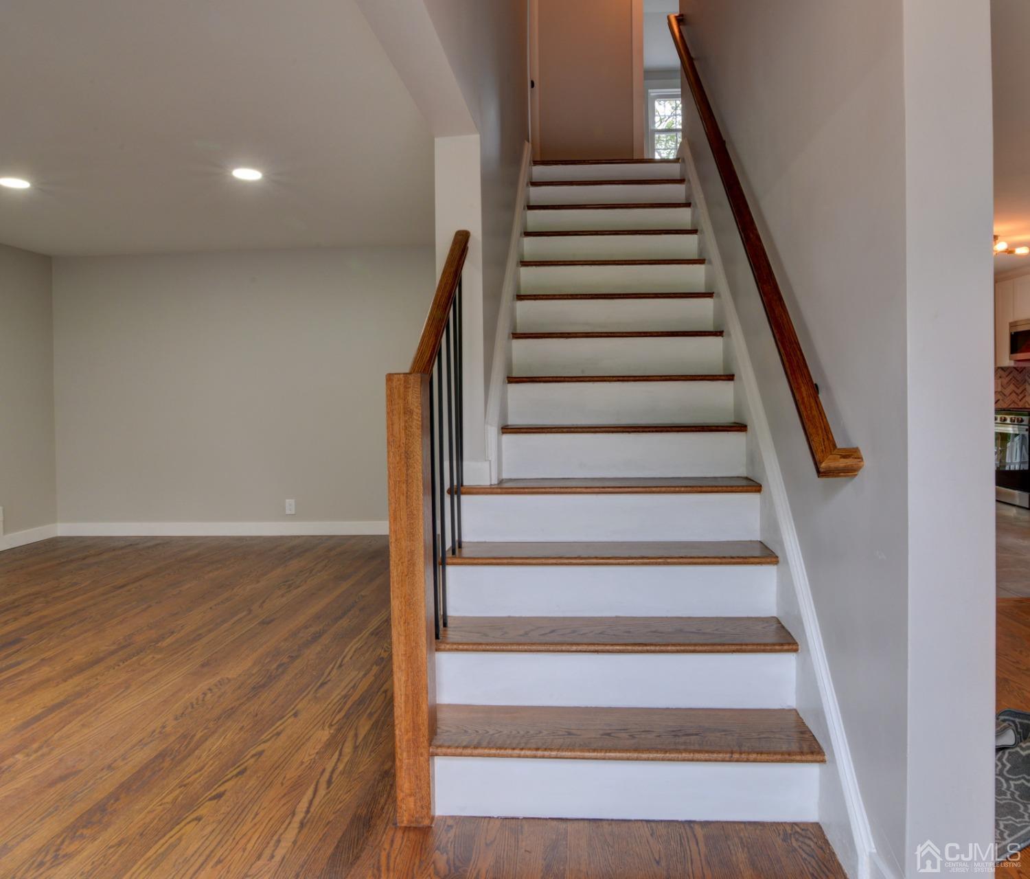 420 Chain O' Hills Road Colonia, NJ 07067 - Photo 3 of 37 a view of entryway