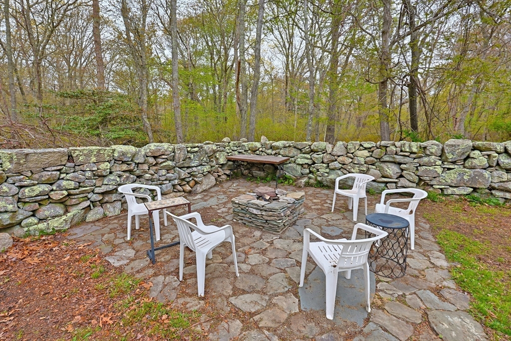 129 Cross Road Westport, MA 02790 - Photo 3 of 42