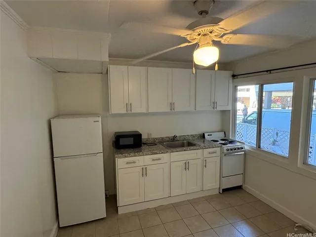 $1,200 | 421 Lewers Street, Unit D, Honolulu, HI 96815